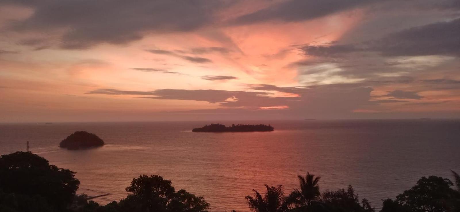 The View Padang, Amazing View, 8 Mins Mentawai Fast Ferry, Cold Beer,Close To Restaurants Padang (Sumatra) Extérieur photo