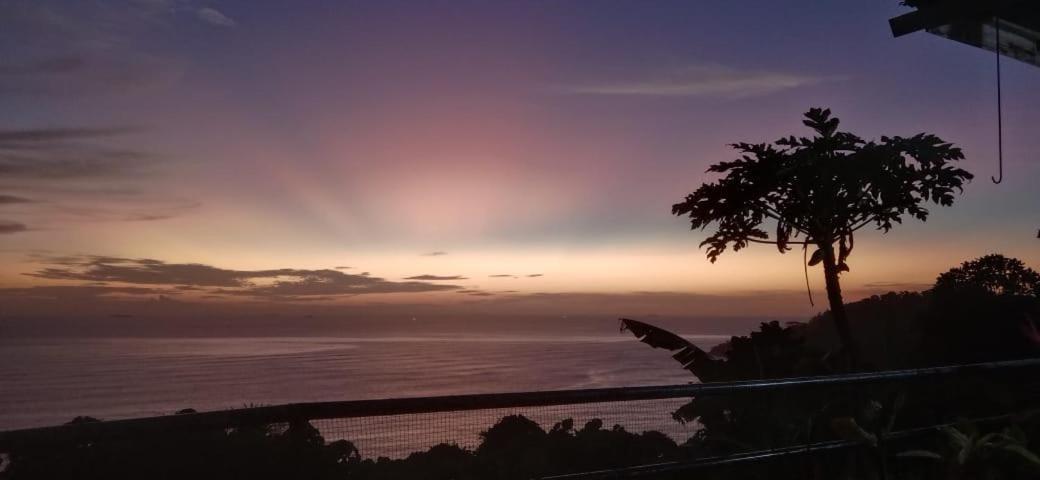 The View Padang, Amazing View, 8 Mins Mentawai Fast Ferry, Cold Beer,Close To Restaurants Extérieur photo