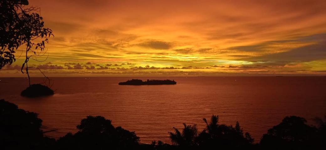 The View Padang, Amazing View, 8 Mins Mentawai Fast Ferry, Cold Beer,Close To Restaurants Padang (Sumatra) Extérieur photo