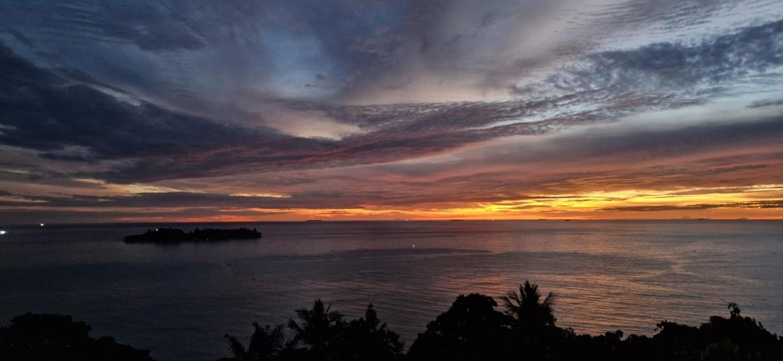 The View Padang, Amazing View, 8 Mins Mentawai Fast Ferry, Cold Beer,Close To Restaurants Padang (Sumatra) Extérieur photo
